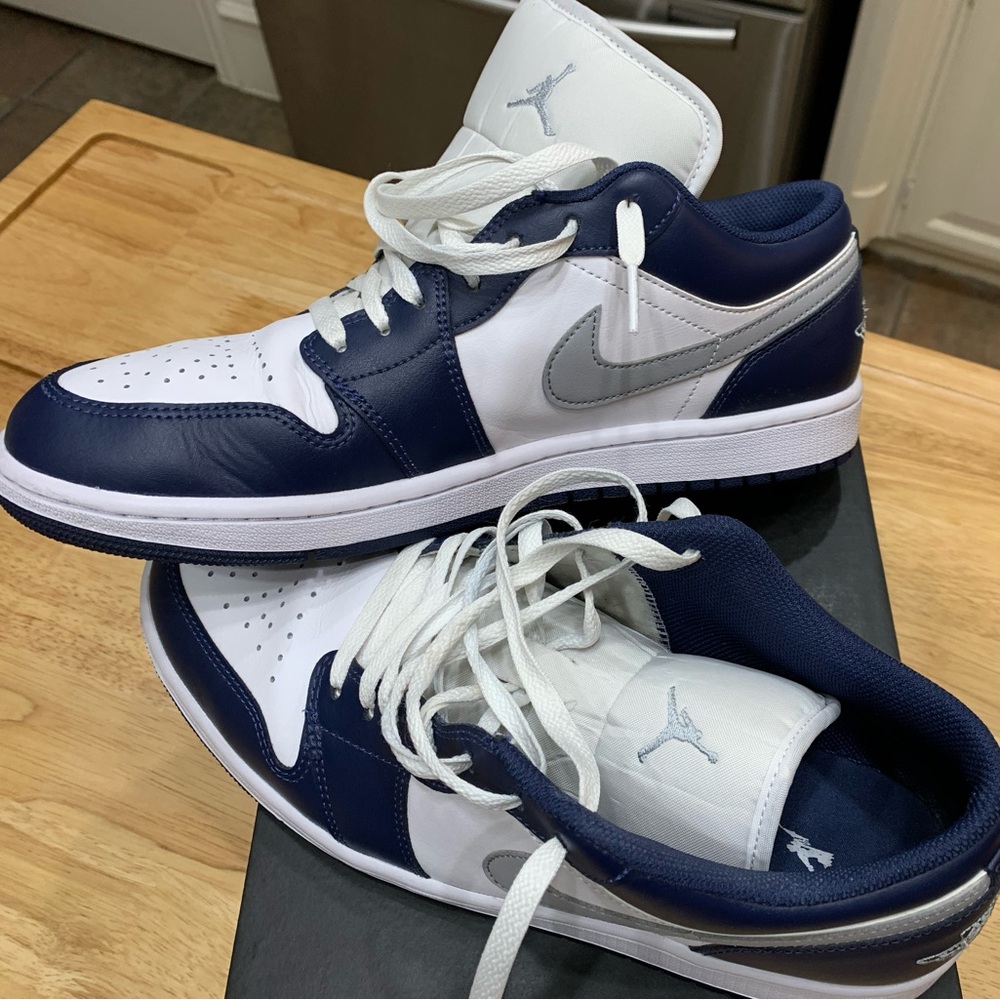 Nike Air Jordan 1 Low
White/Wolf Grey/Midnight Navy